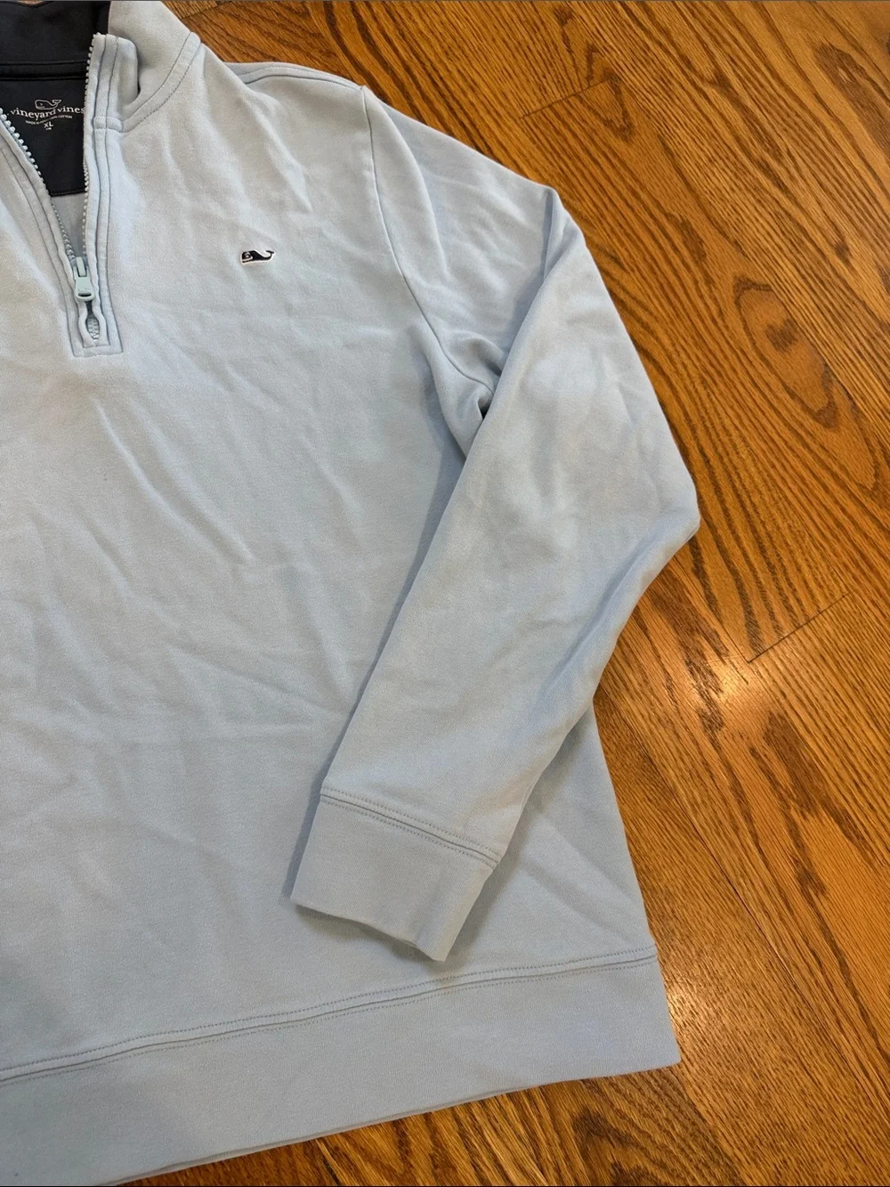 Boy’s Vineyard Vines Quarter Zip Pullover. Size XL. Like New Condition.